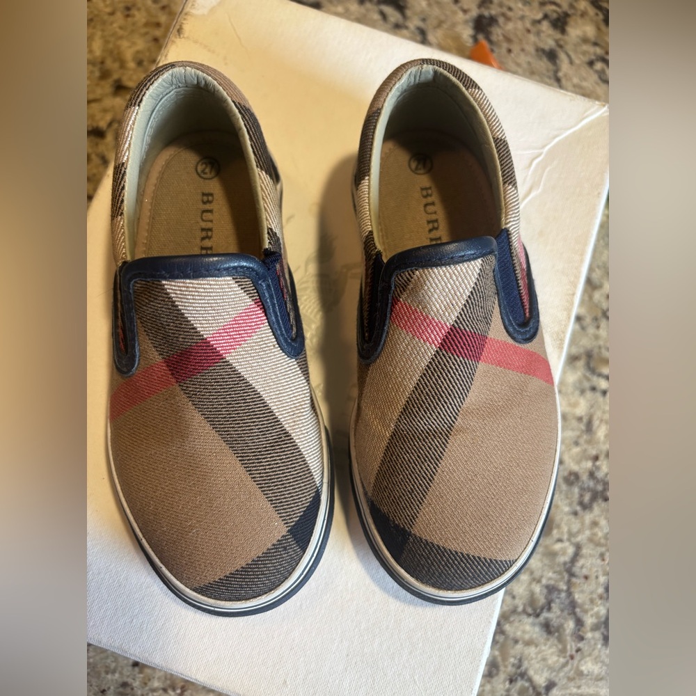 Burberry Kids' Tan and navy blue Slip-On Shoes